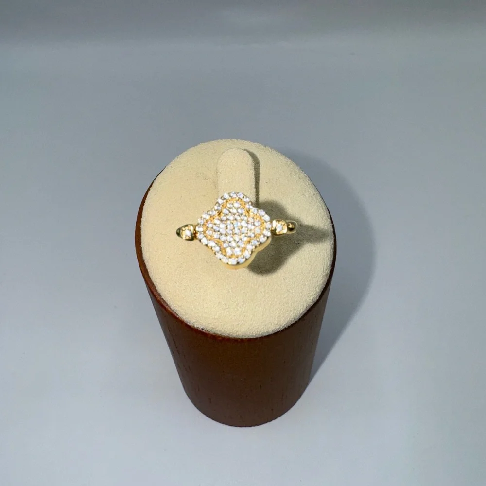 18k Clover Spinner Ring - Picture 9 of 10